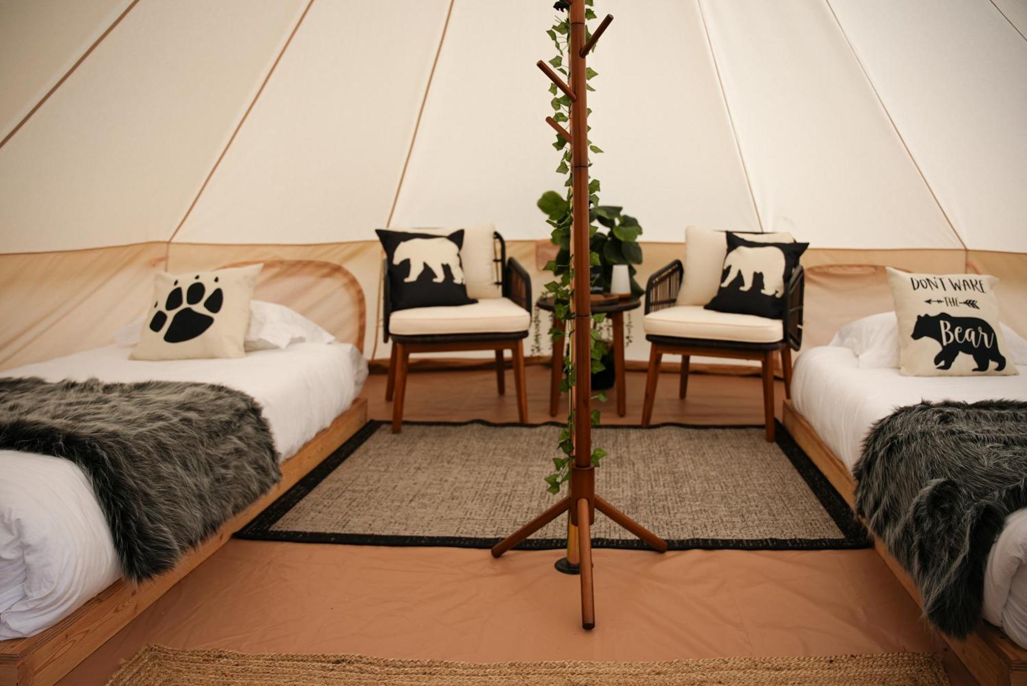 Hotel Grotto Getaway Miller Lake Esterno foto